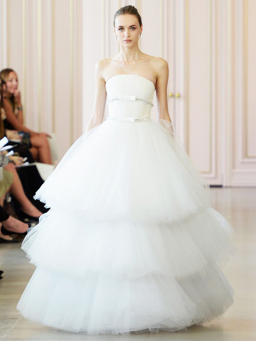 “Nín thở” ngắm váy cưới tuyệt đẹp từ Tuần lễ váy cưới