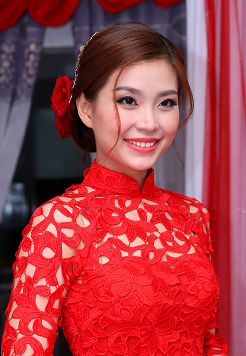 Những kiểu tóc cô dâu đẹp nhất của sao Việt 