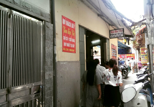 Thưởng thức ‘bún đậu xếp hàng’ ở khu phố cổ Hà Nội