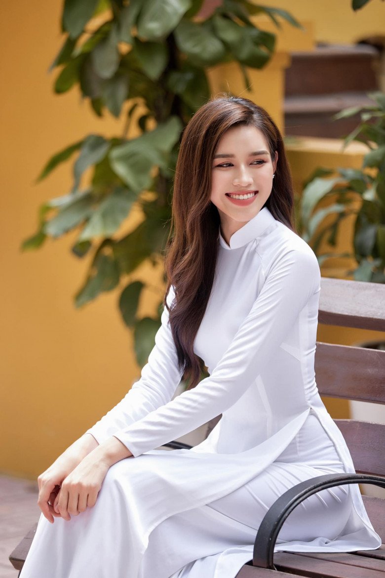 Hoa hậu Đỗ Thị Hà và cái duyên với áo dài 