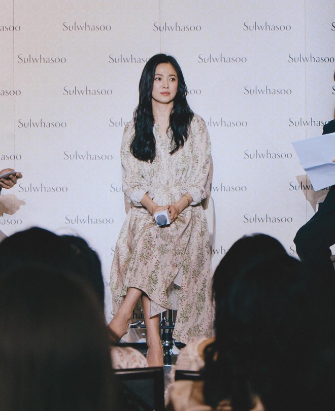 Học ngay cách diện váy xinh đẹp như Song Hye Kyo 