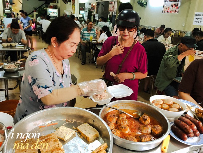 Quán cơm Tấm 60 năm tuổi đời ‘ngon nhức nách’ ở Sài Gòn