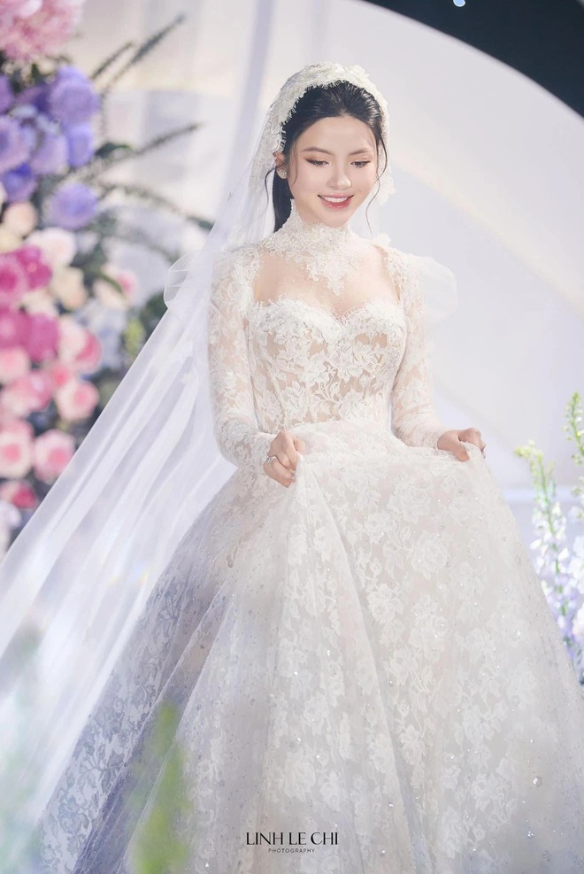 Giá 6 mẫu váy cưới mà Chu Thanh Huyền diện trong ngày trọng đại