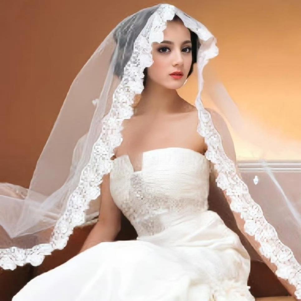 Không nhận ra Địch Lệ Nhiệt Ba với tạo hình cô dâu