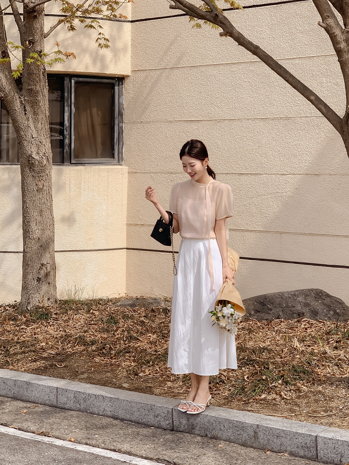 4 mẫu chân váy basic diện ở đâu cũng sành điệu