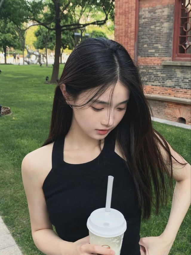 Một ly trà đỏ rực trước khi đi ngủ giúp ích cho làn da đến không ngờ