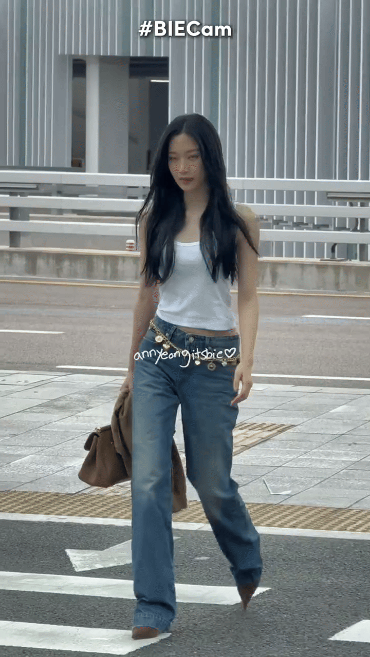 Nhan sắc của Moon Ga Young là không thể dìm được ?
