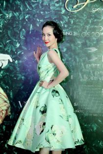 10 style sang trọng như “bà hoàng” của Linh Nga