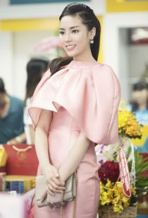 Ngọc Trinh, Kỳ Duyên trang điểm đẹp với phong cách Hàn Quốc