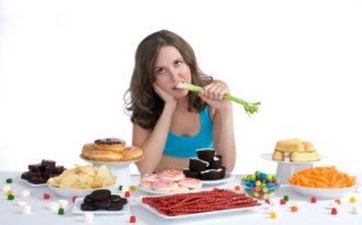 Những sai lầm ăn uống khiến bạn gái tăng cân vùn vụt