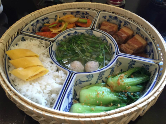 Mâm cơm Việt đặc trưng bốn món ở Sài Gòn